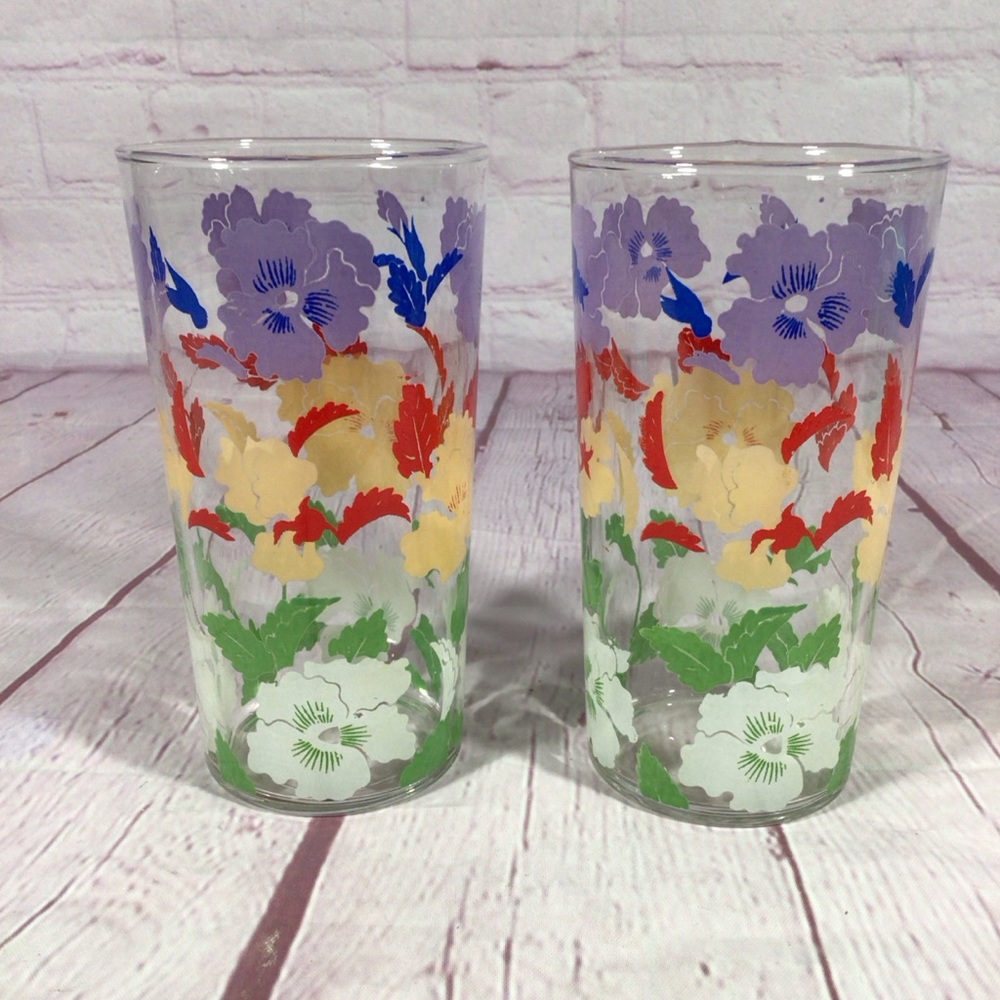 Vintage Floral Glass Tumblers with Multicolor Design - Picture 3 of 5